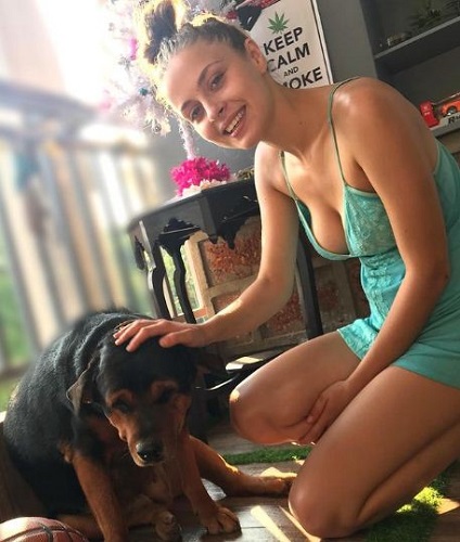 Alexandra Djavi with her pet dog