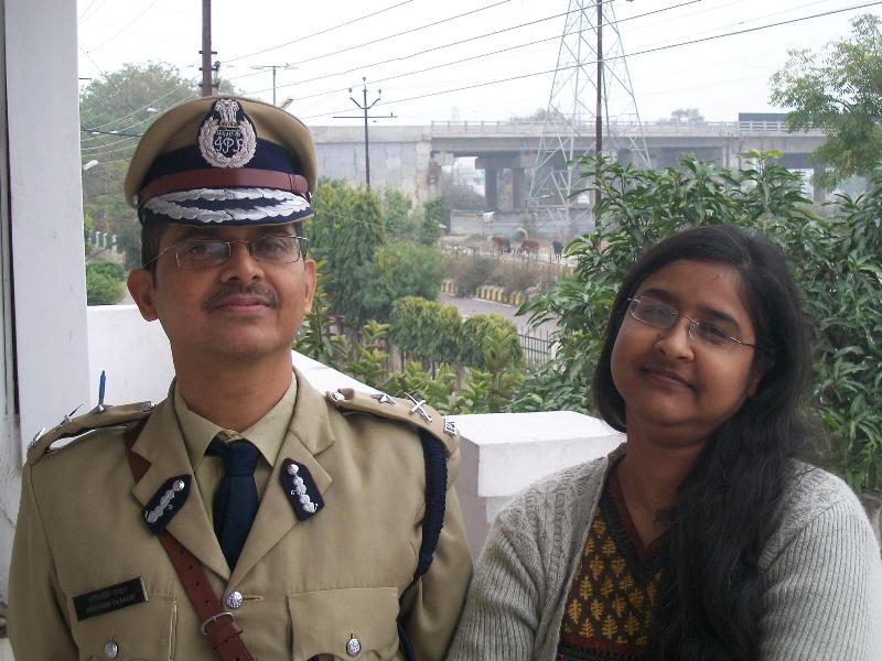 Amitabh Thakur with his wife