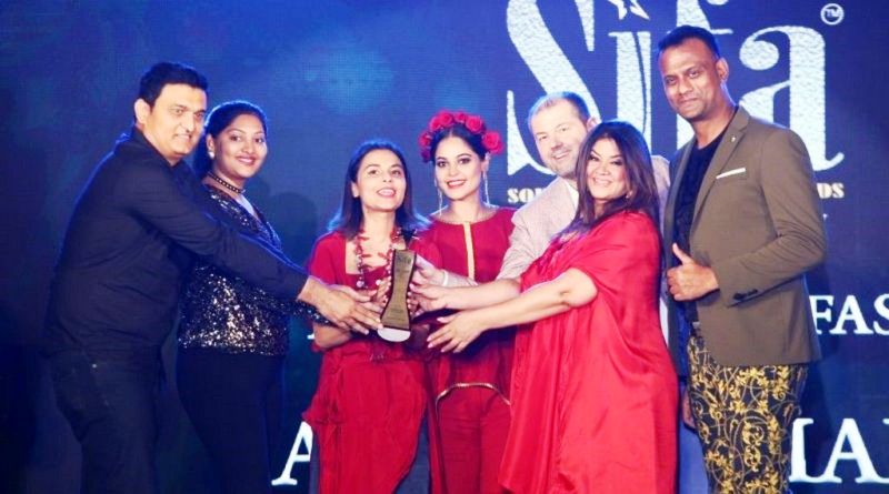 Asmita Marwa accepting award at SIFA 2018