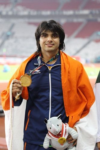 Neeraj Chopra posing with his gold medal