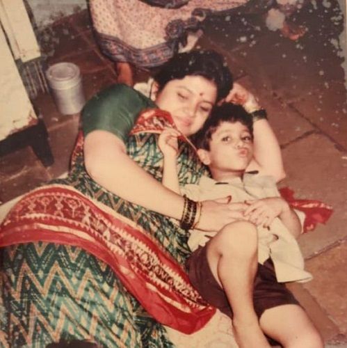 Nishant Bhat's childhood picture with his mother