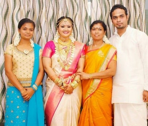 Saranya Sasi with her sister, mother, and brother