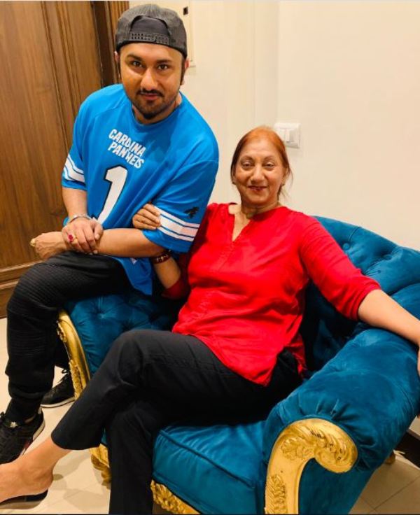 Yo Yo Honey Singh with his mother