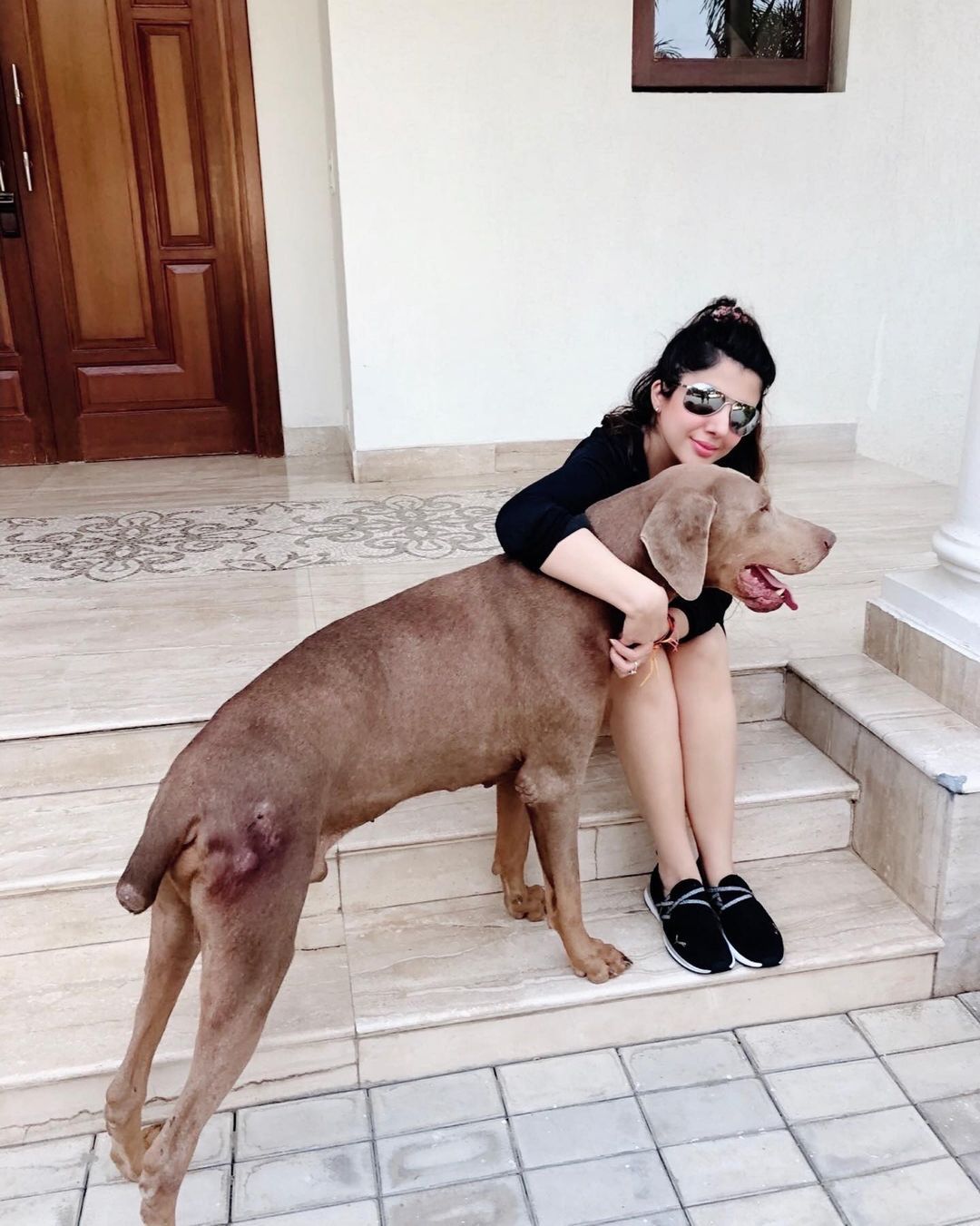 Aarti Sehwag with her pet dog 
