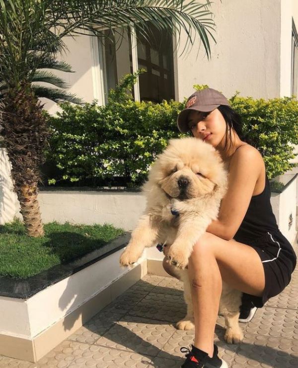 Anna Sharma posing with her pet dog