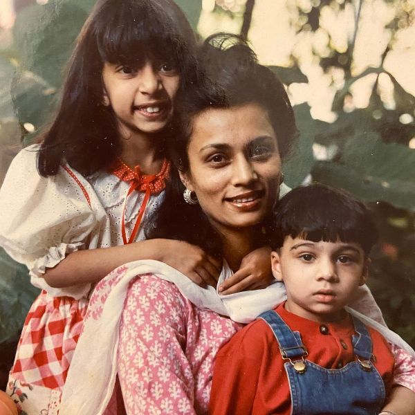 Childhood picture of Shilo Shiv Suleman with her brother and mother