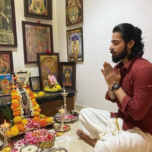 Harish Kalyan while praying to God