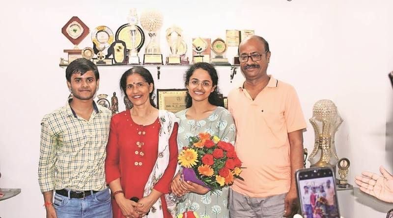 Jagrati Awasthi with her parents and brother