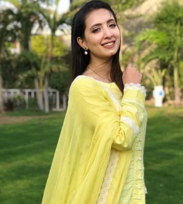 Komal Aziz Khan Height, Age, Boyfriend, Husband, Family, Biography ...