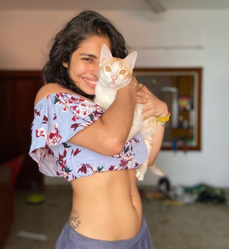 Natasha Noel with her pet cat