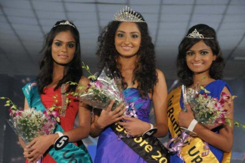 Noyonita Lodh as 2nd runner up at MAX Miss Bangalore 2011