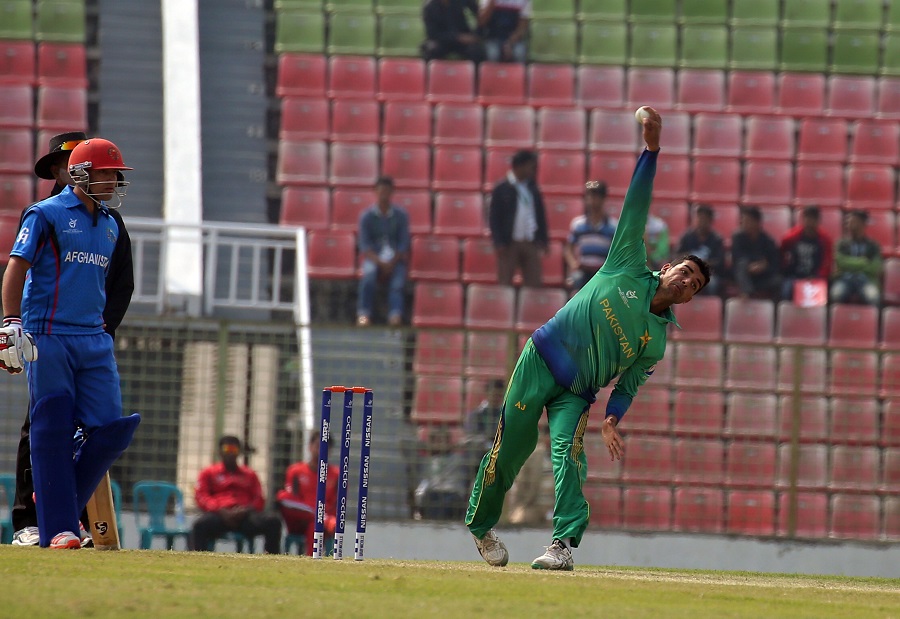 Shadab Khan bowling in Under-19 World Cup against Afghanistan