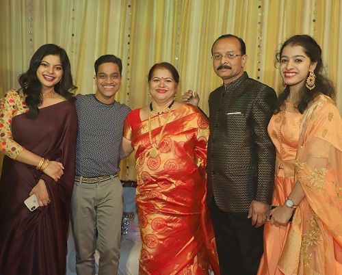 Sneha Wagh with her sister and parents