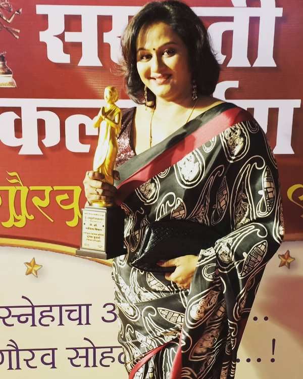 Surekha wins Best Supporting Actress Award at Sanskruti Kala Darpan Awards
