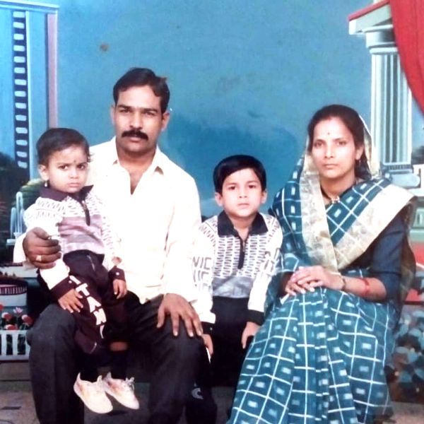 Vishhal Nikam's childhood picture with his family