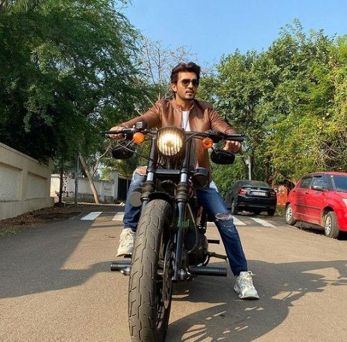 Arjun Bijlani while posing on his motorcycle