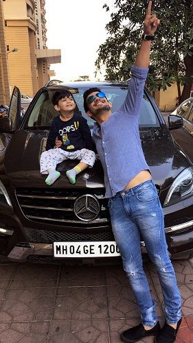 Arjun Bijlani with his Mercedes car