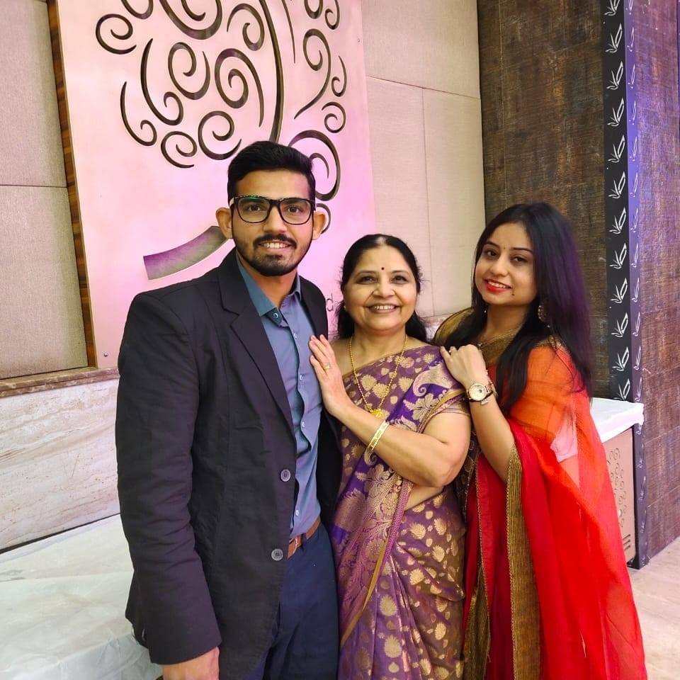 Avi Barot with his mother and wife 