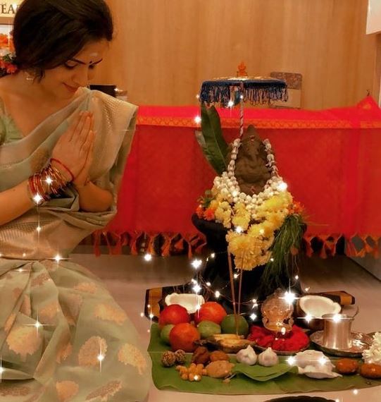 Dhivyadharshini praying to Lord Ganesha