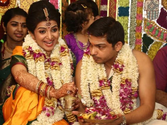Dhivyadharshini's wedding picture