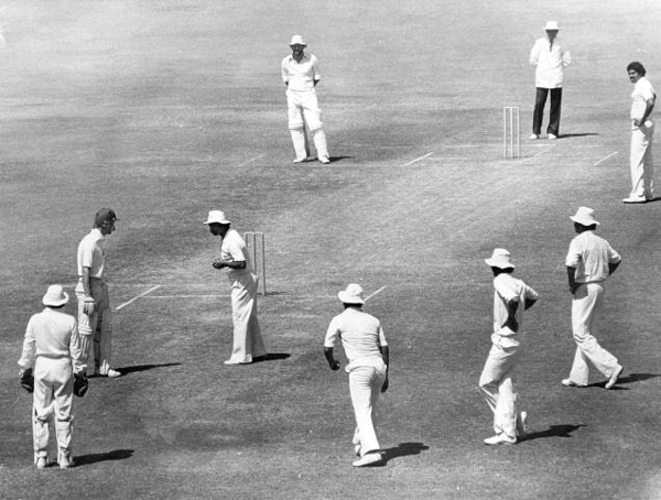 Gundappa Viswanath asking Bob Taylor that whether he has nicked a ball or not