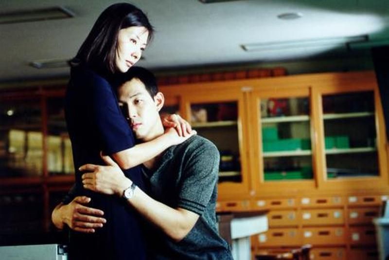 Lee Jung-jae in a scene from An Affair (1998)
