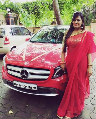 Manisha Yadav with her car