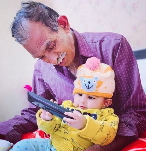 Manisha Yadav's father with her son