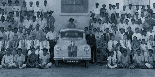 Old picture of Hinduja brothers (standing with the car) after their deal with Ashok Leyland