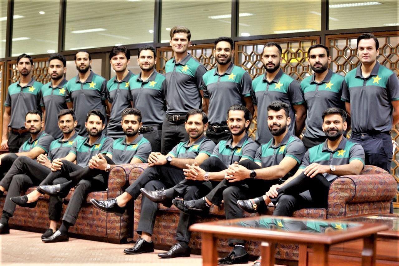 Pakistani team posing before leaving for the T20 World Cup 2021