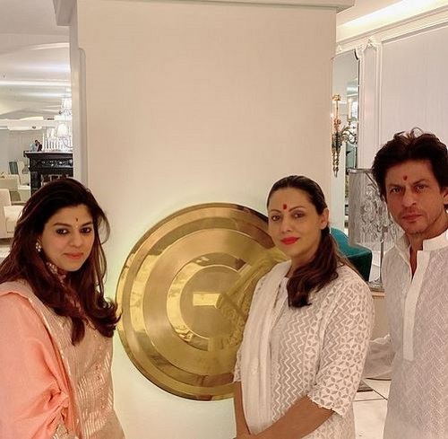 Pooja Dadlani with Shah Rukh Khan and Gauri Khan