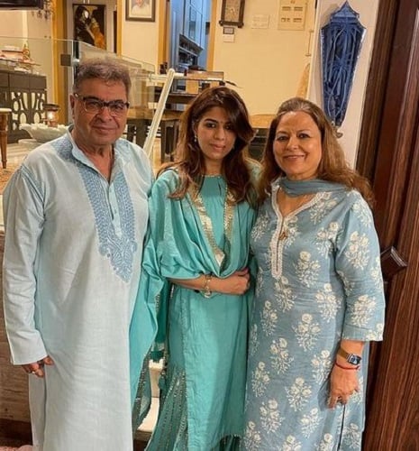 Pooja Dadlani with her parents