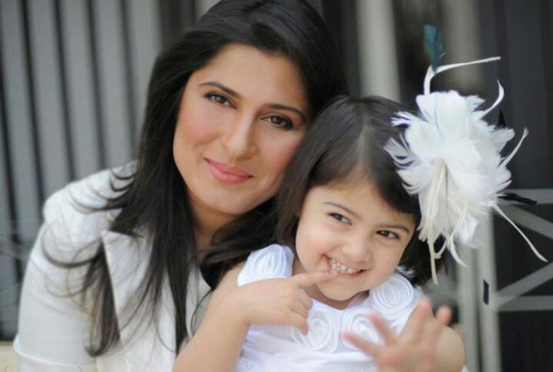 Sharmeen Obaid Chinoy with her daughter