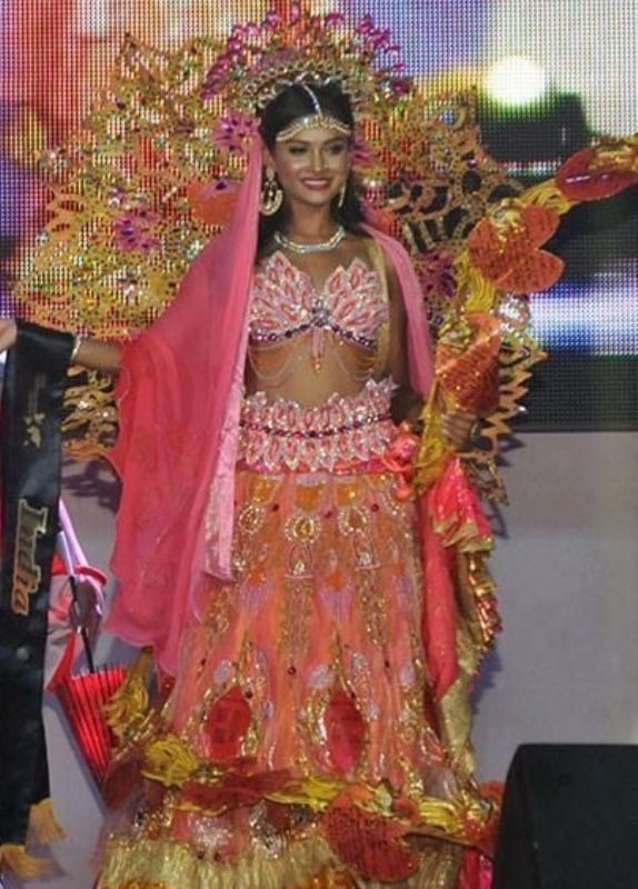 Sushrii Mishra wins Best National Costume in the Miss United Continents 2015