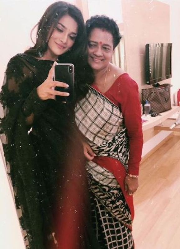 Sushrii Mishra with her mother