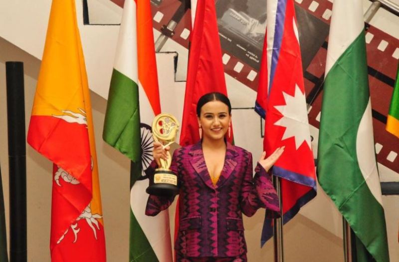 Swastima Khadke posing a SAARC film festival for the best actress 2019