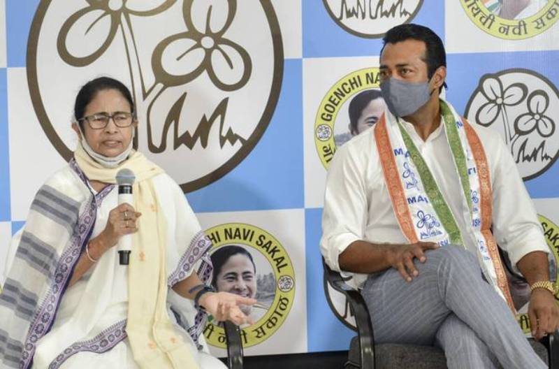 West Bengal Chief Minister Mamata Banerjee with tennis veteran Leander Paes talks to the media in Panaji on October 29, 2021