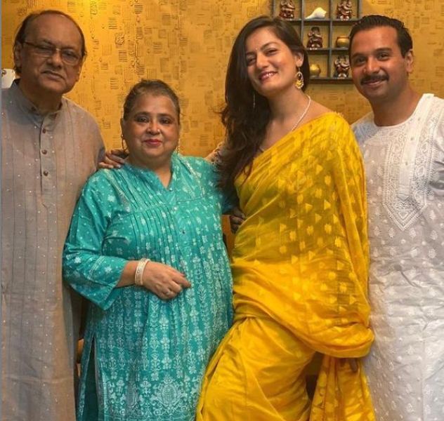 Yamini with her husband, son and daughter-in-law
