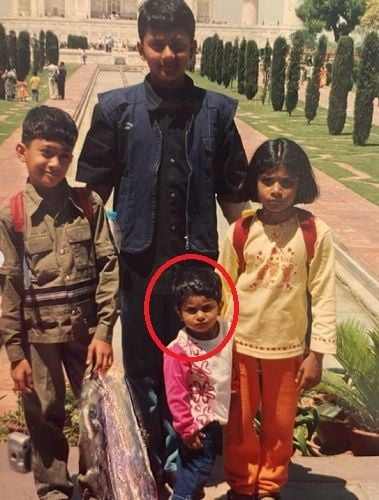 Anam Darbar's childhood picture with her siblings