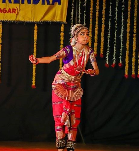 Apeksha Sukheja performing on stage