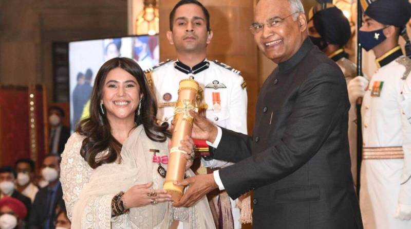 Ekta Kapoor receiving Padma Shri from President Ram Nath Kovind