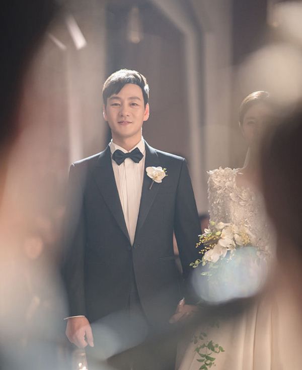 Park Hae-soo with his wife at their wedding