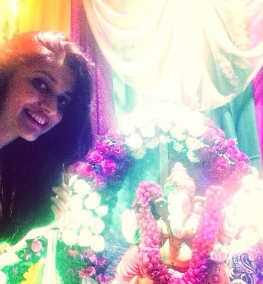 Shivjyoti Rajput with the idol of Lord Ganesha
