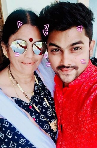 VJ Sunny with his mother