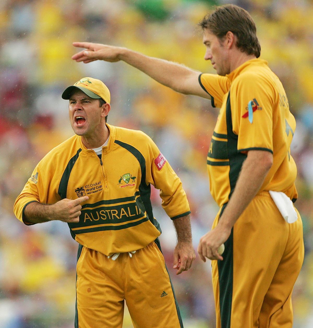 Glenn Mcgrath alongwith Ricky Ponting during a match