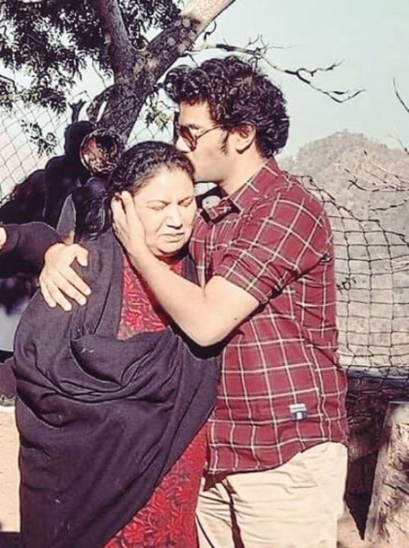 Avi Ekveer Sharma with his mother