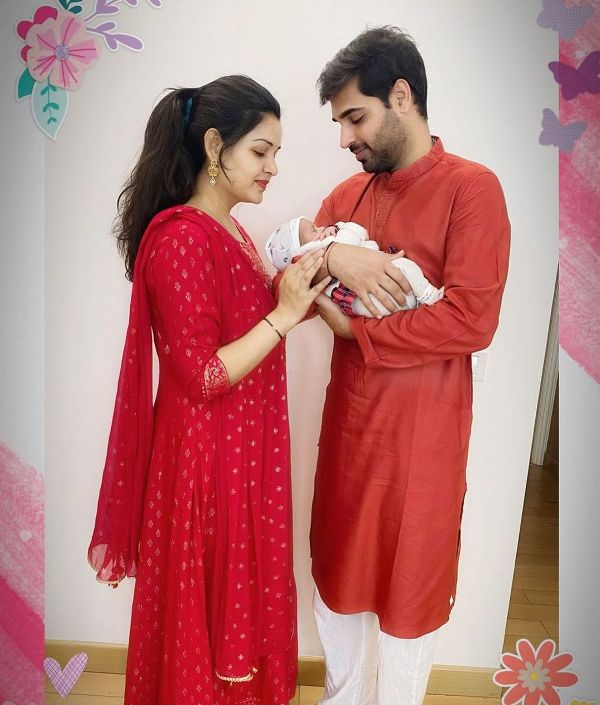 Bhuvneshwar Kumar with his daughter and wife