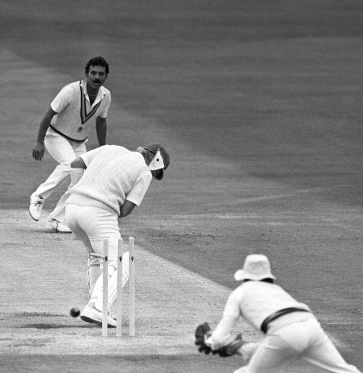 Madal Lal bowls Chris Smith out on the 2nd day of a test on 20 June 1986 against England