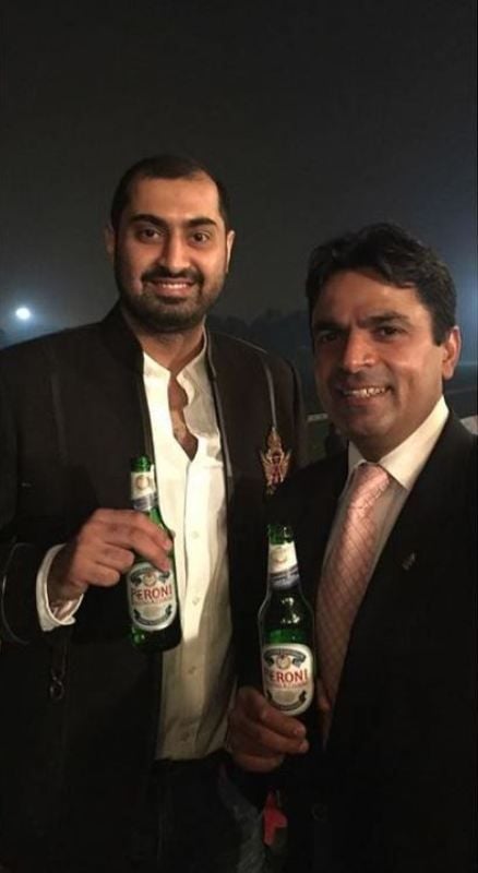 Nakul Vengsarkar enjoying beer with his friend