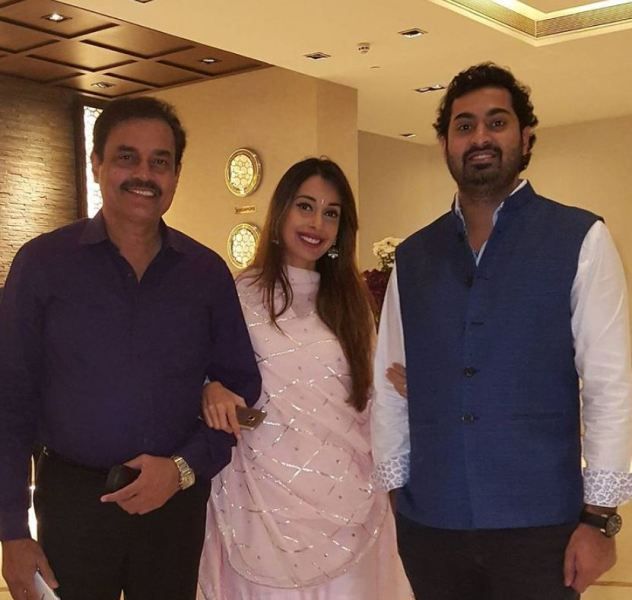Pallavi Vengsarkar with her father and brother